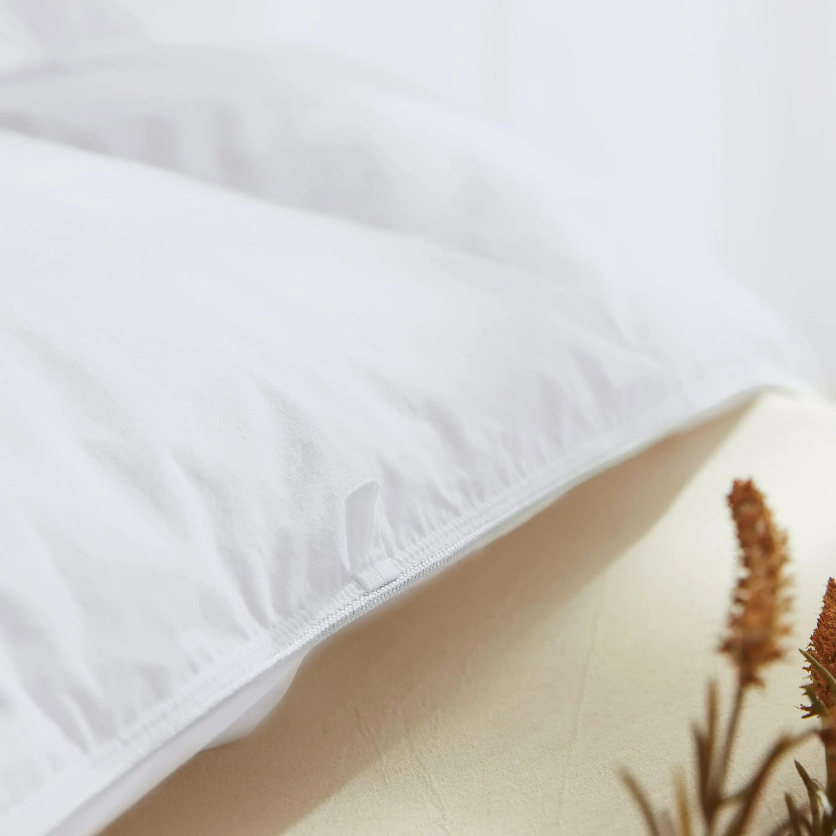 Ortekor Luxurious Goose Down Comforter | All-Season Warmth with Pinch Pleat Design for Comfortable Sleep