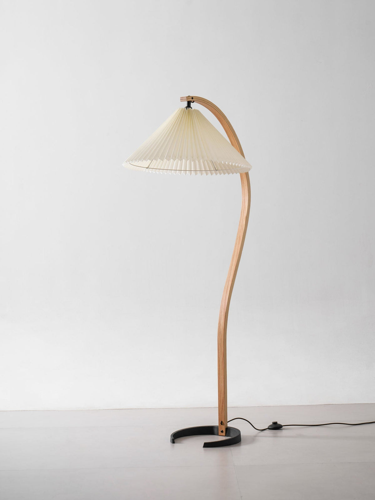 Arched Wood Reading Lamp with Fabric Shade 59 in Tall Modern Over-Sofa Light Natural Finish for Living Rooms Bedrooms Minimalist Standing La
