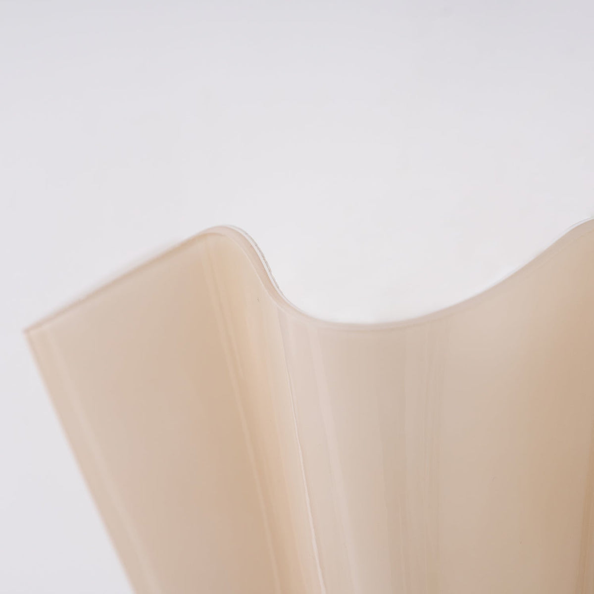 Indoor Sconce with Sculptural Glass Shade in Warm Tones – Metal Frame LED-Compatible – Wall-Mounted Accent for Bedrooms Hallways Living Spac