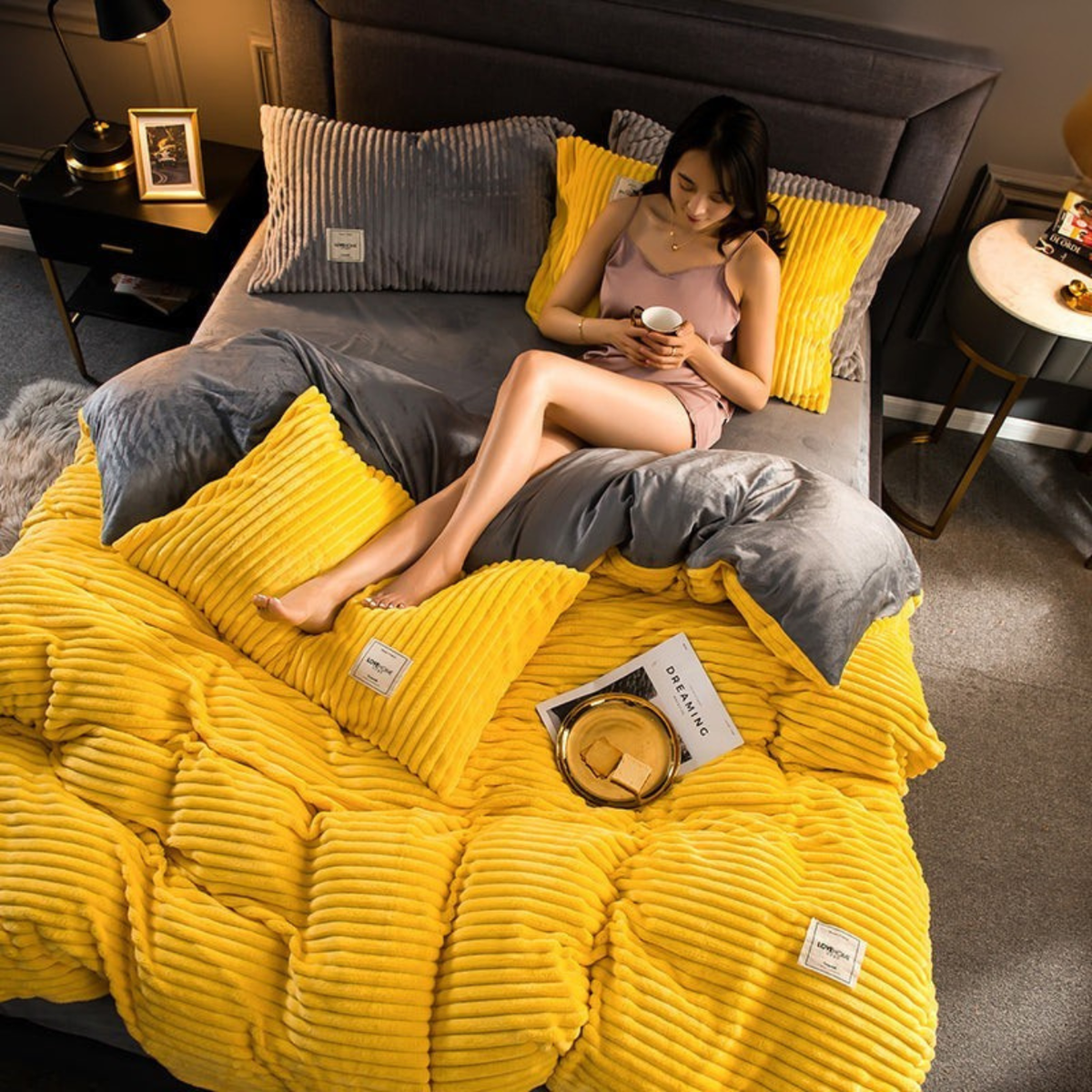 Reversible Fleece Comforter Set with Matching Pillowcase | Ultra-Soft Double-Layer Bedding for Cold Nights | Cozy Winter Duvet