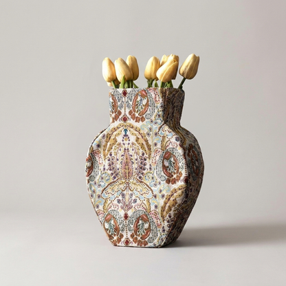 PETALFORM – Textured Vase for Elegant Dried Flower Displays