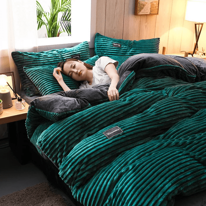 Plush Fleece Bedding Set – Reversible Coral Fleece Duvet Cover with Flat Sheet & Pillowcases for Cold Weather