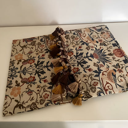 Woven Jacquard Table Runner with Tassels - Floral Bird Pattern for Dining & Coffee Tables - Vintage Countryside Design - Tassel Trim