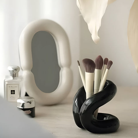 Nexus Ceramic Holder - Modern Design with Rope-Knot Detail