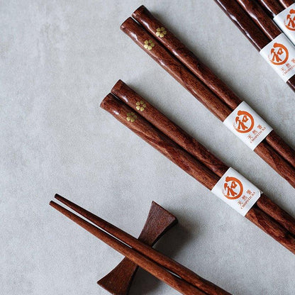 Wooden Chopstick Set with Cherry Blossom Detail – 5 Pairs Lightweight Natural Wood Utensils for Asian Cuisine, Noodles, Rice