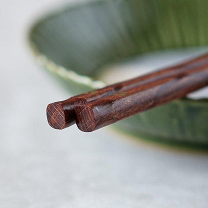 Wooden Chopstick Set with Cherry Blossom Detail – 5 Pairs Lightweight Natural Wood Utensils for Asian Cuisine, Noodles, Rice