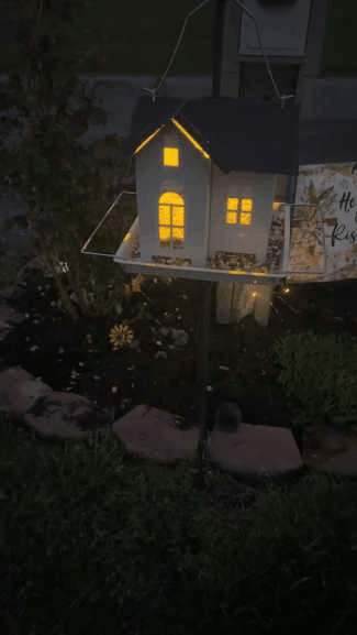 GlowNest Feeder - Solar Bird Feeder - Garden Style - LED Lighting