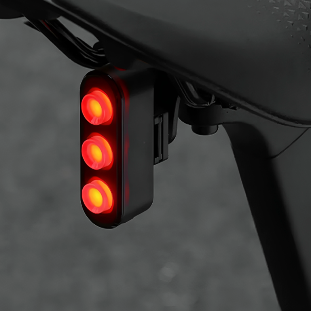 Motion-Sensing Bike Tail Light with Auto Brake Alert – Rechargeable Rear Safety LED for Road & Mountain Bikes