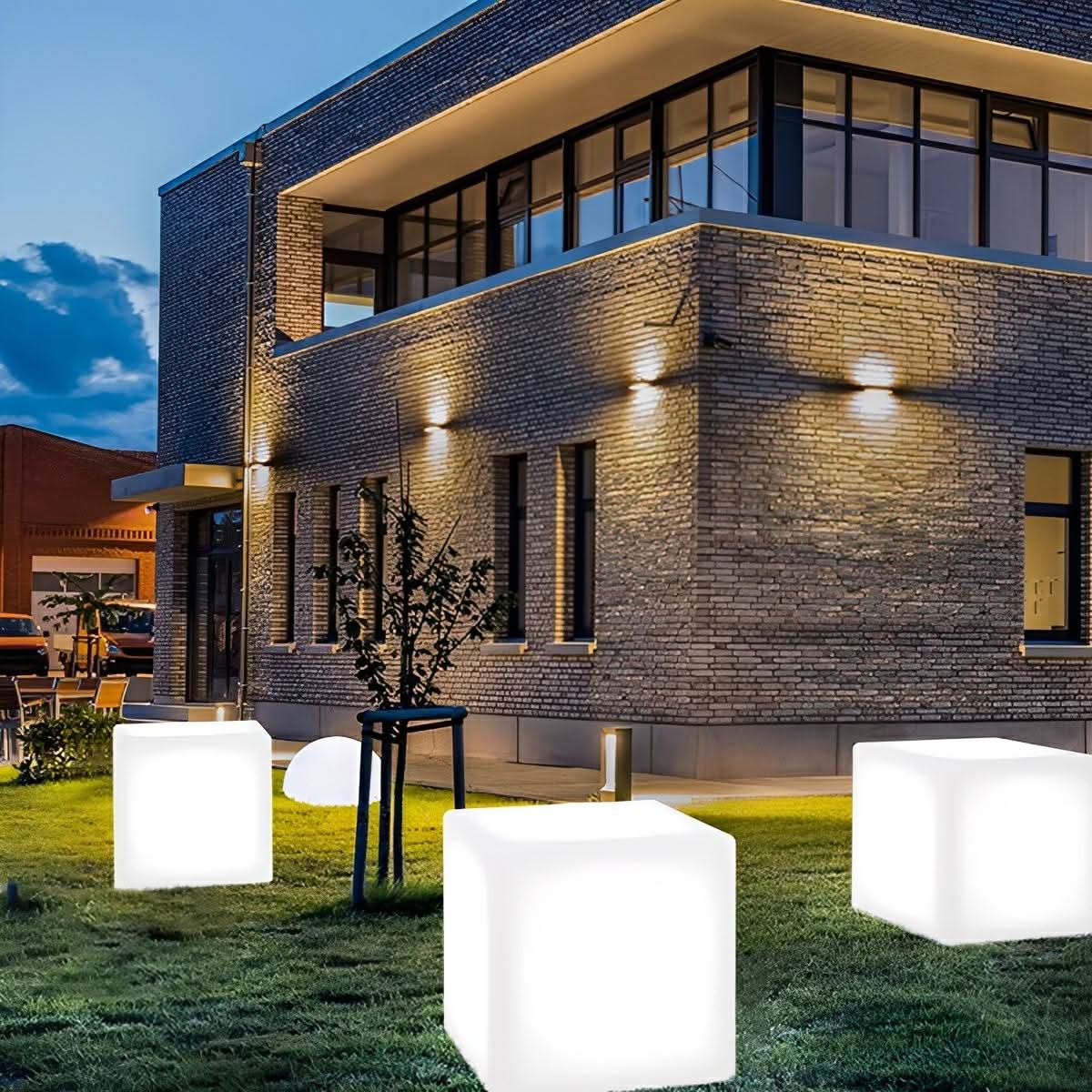 CUBECREST – Outdoor Floor Lamp for Refined Nighttime Glow