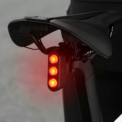 Motion-Sensing Bike Tail Light with Auto Brake Alert – Rechargeable Rear Safety LED for Road & Mountain Bikes