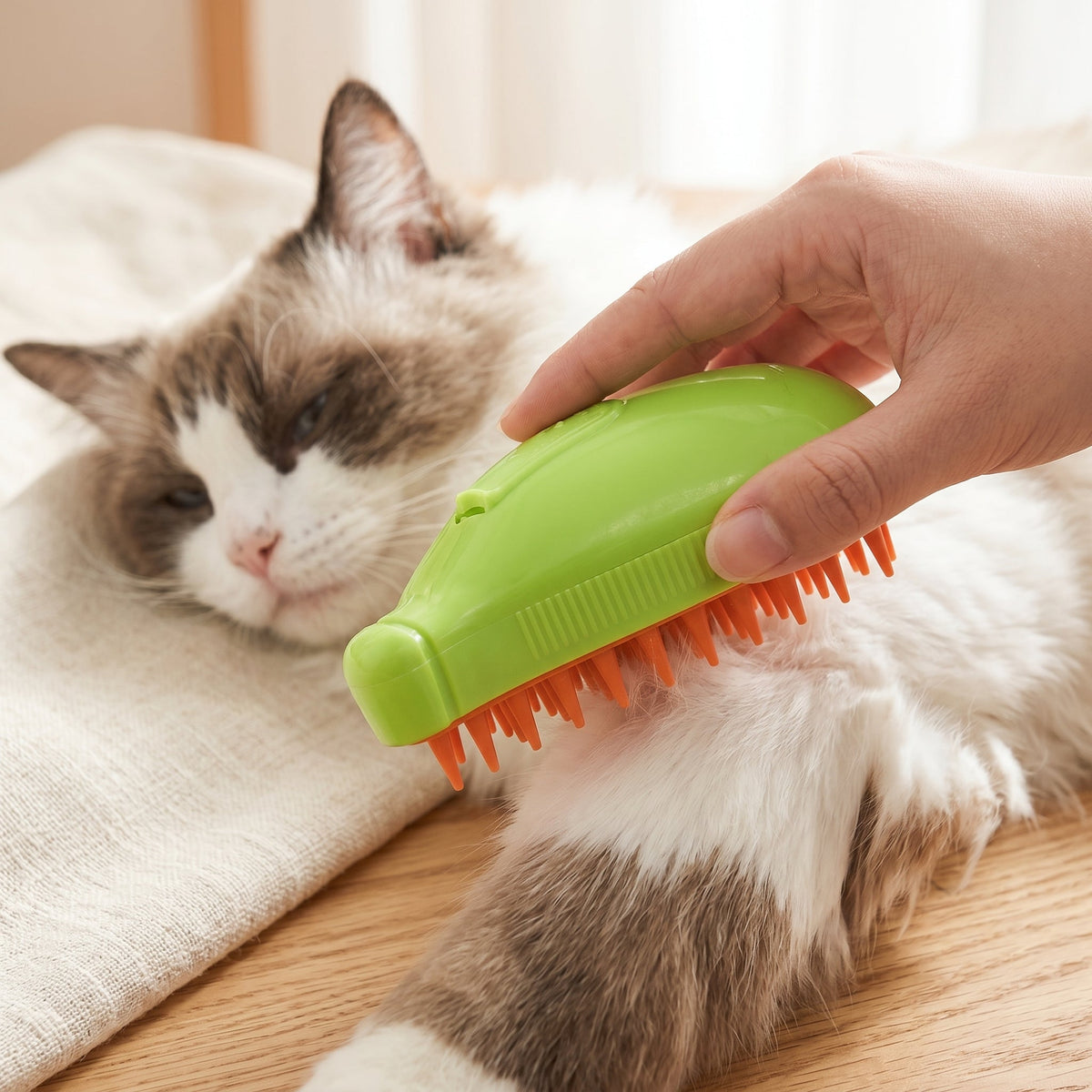 Hydrating Spray Pet Brush for Dogs & Cats with Detangling Mist Function for Long Fur Coat Care