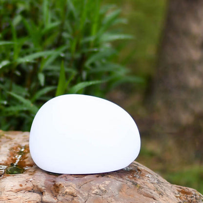Solar-Powered LED Wall Sconce for Patios, Pathways & Gardens – Modern Weatherproof Outdoor Fixture in White – Automatic Dusk-to-Dawn Sensor