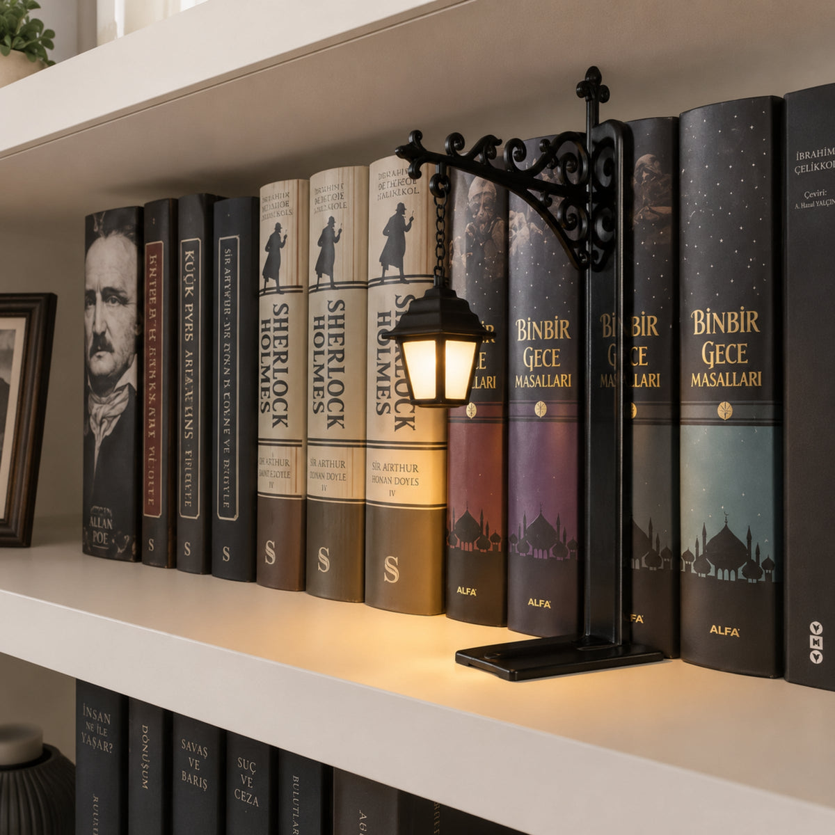 Storylight™ – Vintage Bookshelf Lantern