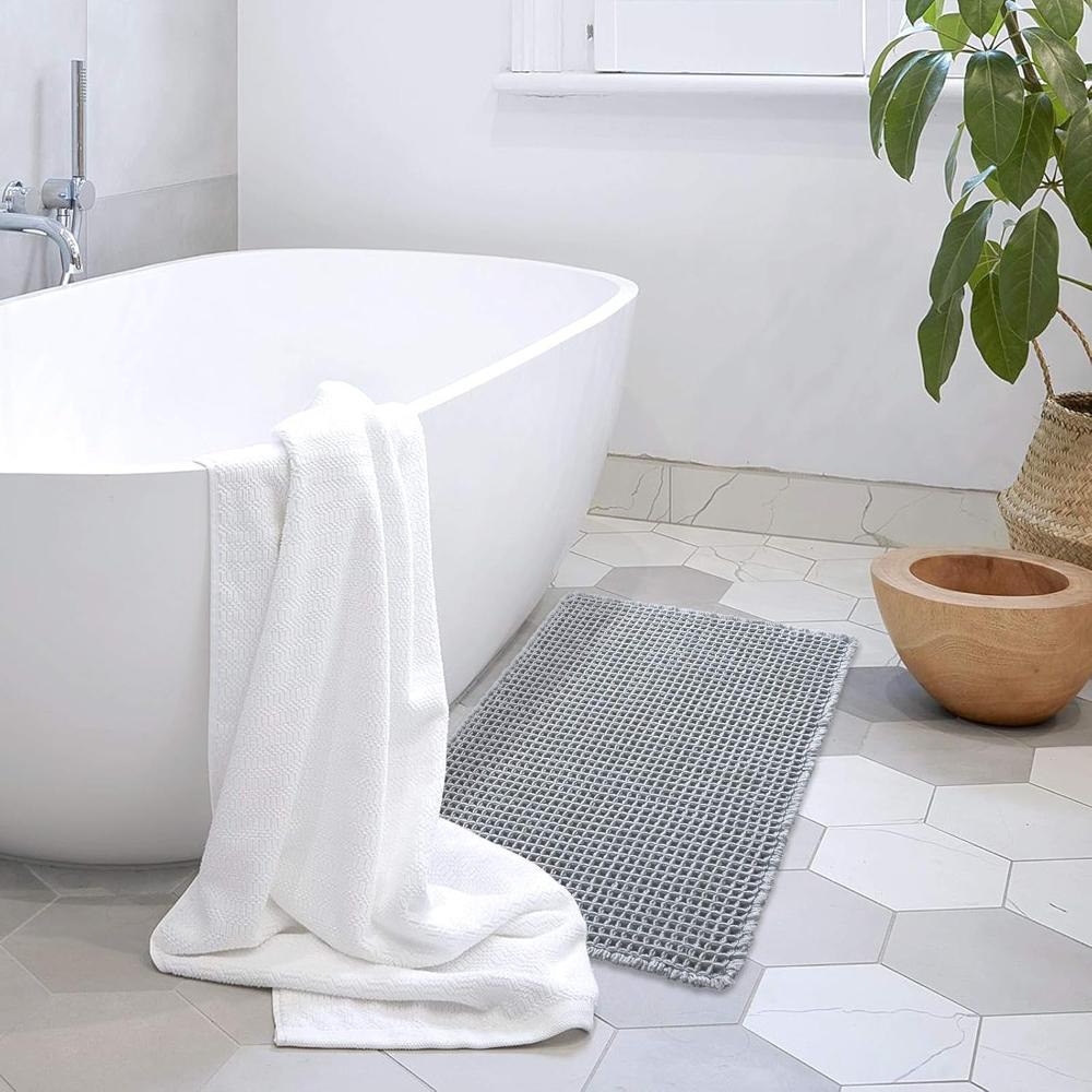Waffle Weave Bathroom Floor Mat Rapid Drying Slip-Resistant Beige Shower Rug for Modern Homes Plush Comfort