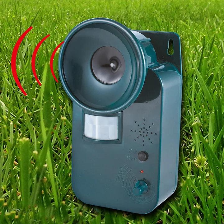 Ultrasonic Animal Repeller Outdoor Motion Sensor Pest Deterrent Device Waterproof Yard Protection for Deer Rodents Birds Battery Powered