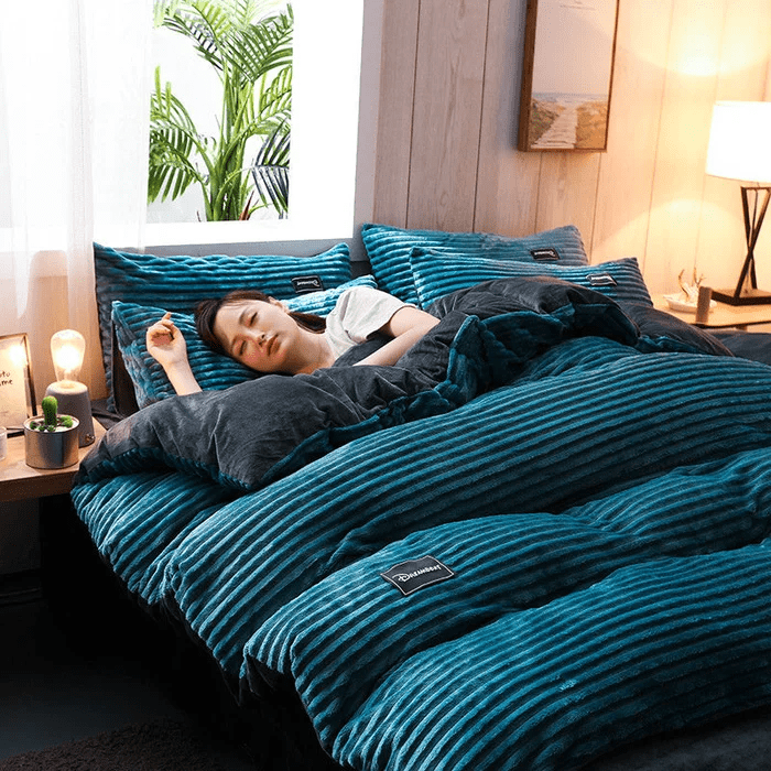 Plush Fleece Bedding Set – Reversible Coral Fleece Duvet Cover with Flat Sheet & Pillowcases for Cold Weather