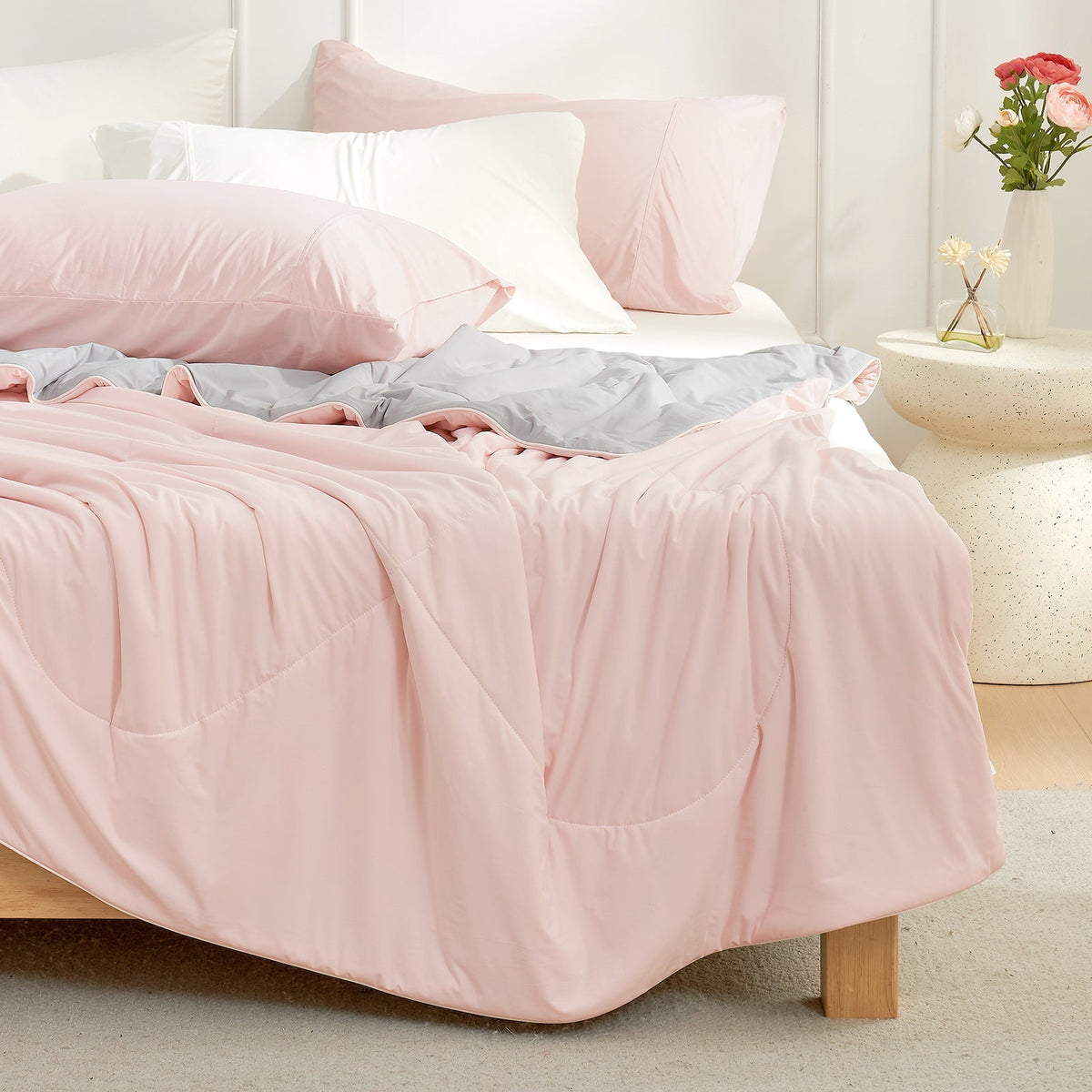 Cloud-Like Comforter | Advanced Japanese Cooling Fabric with Q-Max 0.46 Rating | Lightweight and Breathable for Hot Sleepers