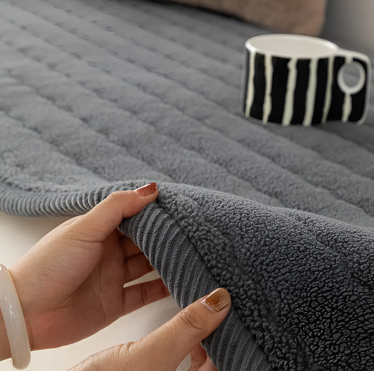 Couch Protector Cover Non-Slip Washable Pet-Proof Furniture Throw for Dogs Cats Living Room Sofa Shield Soft Polyester