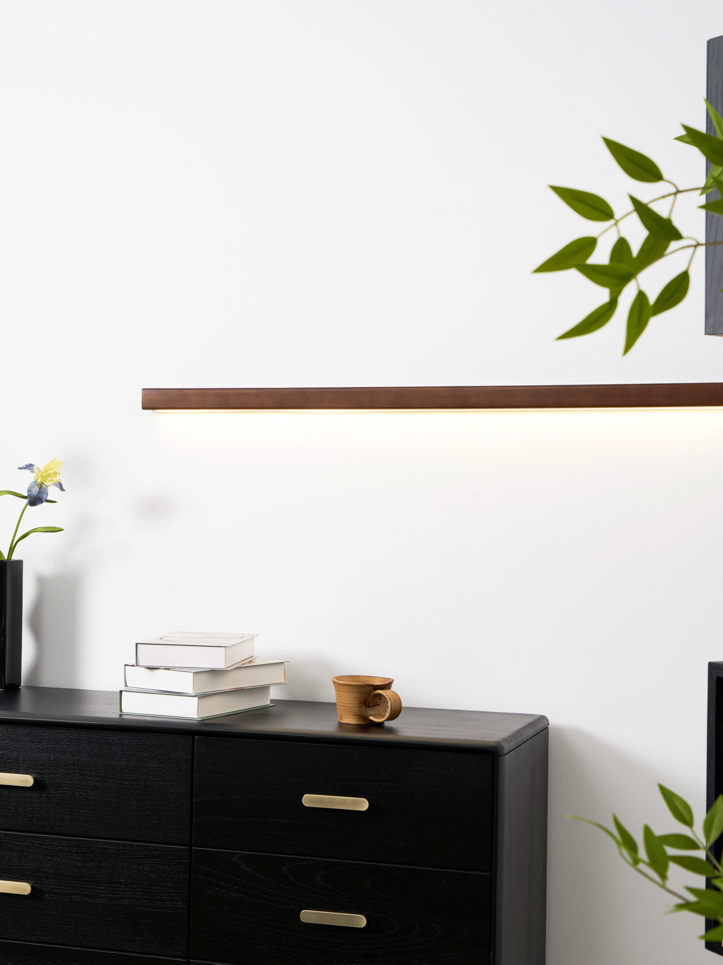 Linear Wood Wall Sconce with Integrated LED – Modern Slim Profile Light for Hallways, Bathrooms, Bedrooms