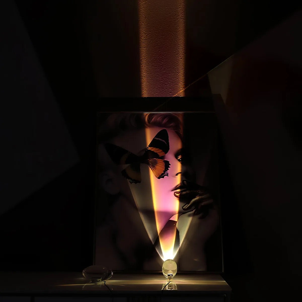 Artistic Table Lamp | Eye-Shaped Projection with Adjustable LED Colors | Modern Design for Captivating Ambiance