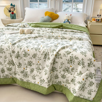 Breezy Quilt - Lightweight Floral Design, Summer Comfort