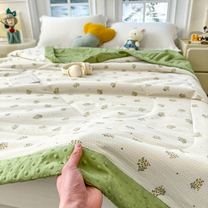 Breezy Quilt - Lightweight Floral Design, Summer Comfort