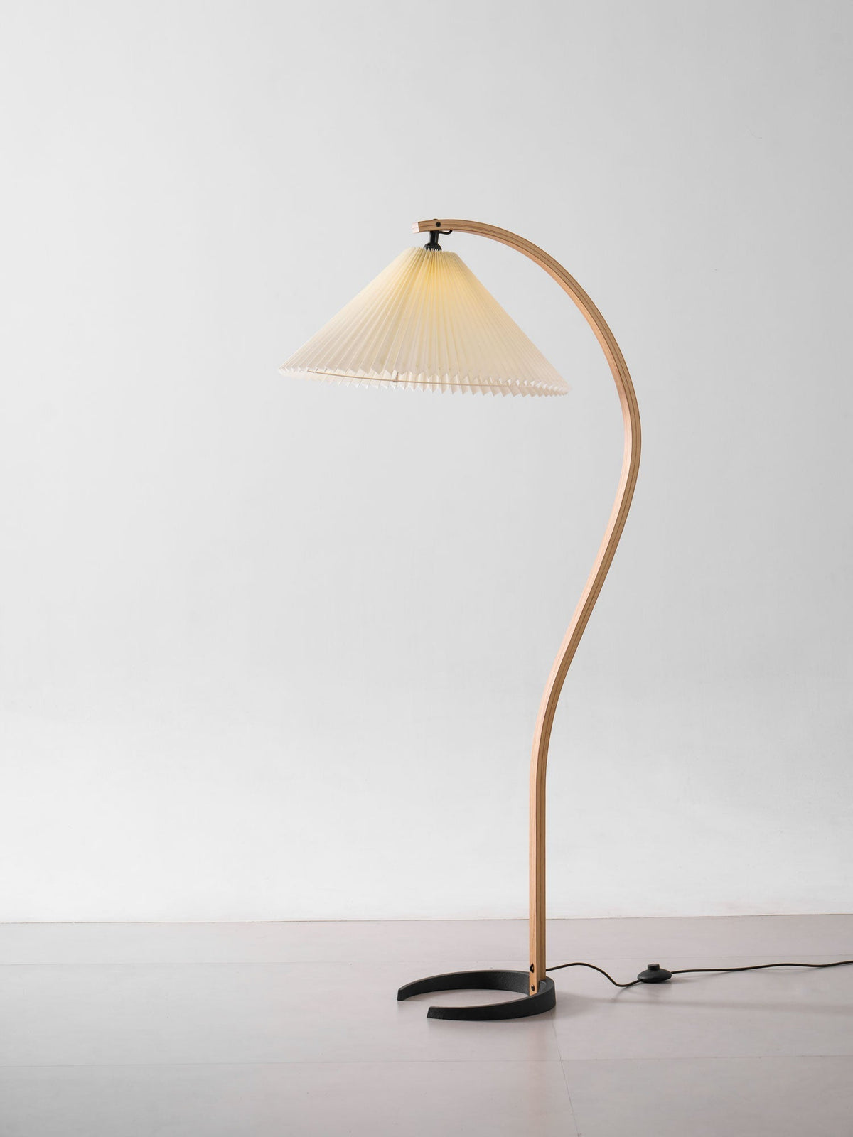 Arched Wood Reading Lamp with Fabric Shade 59 in Tall Modern Over-Sofa Light Natural Finish for Living Rooms Bedrooms Minimalist Standing La