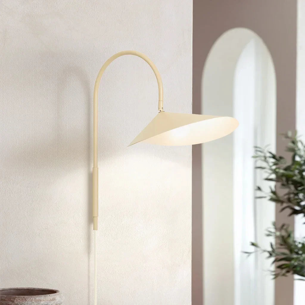 Swing-Arm Sconce with Leaf Shade for Bedroom & Study – Directional Reading Light, Rotatable Design, Metal Construction – Black or Cashmere F