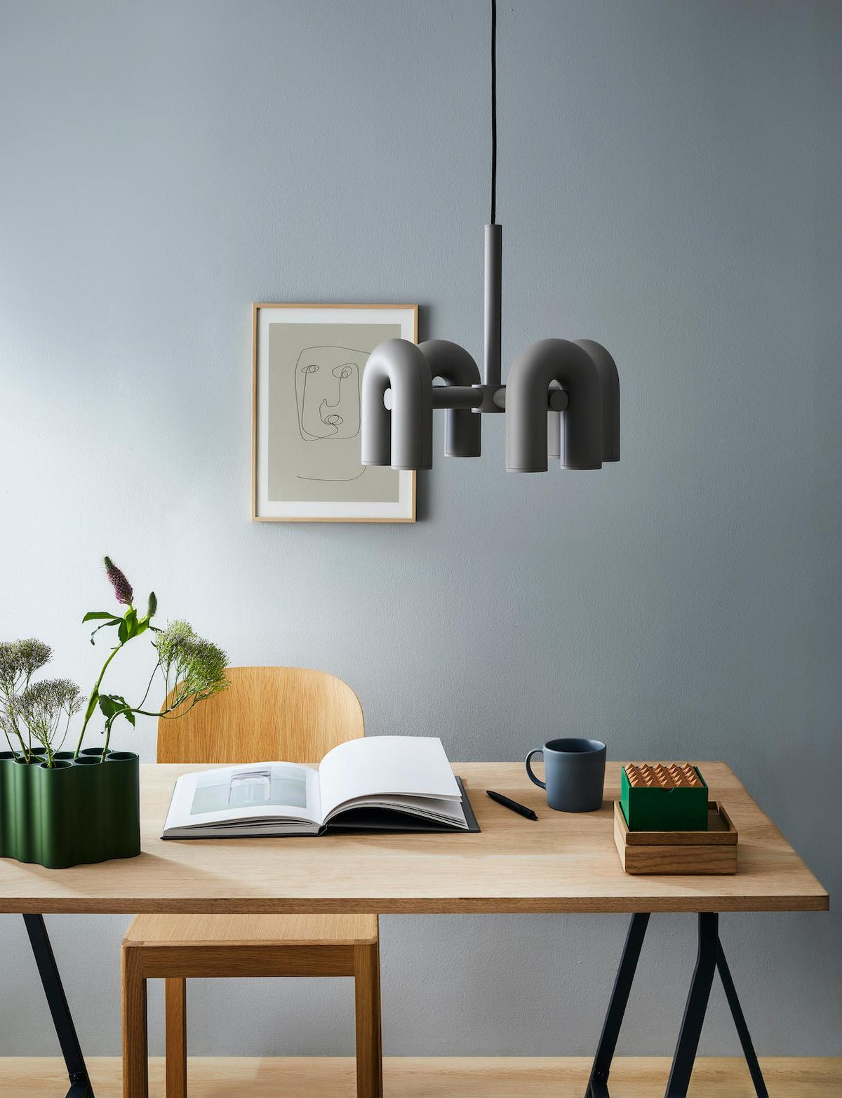 Contemporary Adjustable Multi-Head Ceiling Light Fixture with Rotating Arms for Dining Room Bedroom Living Space 40-Inch Modular Suspended L