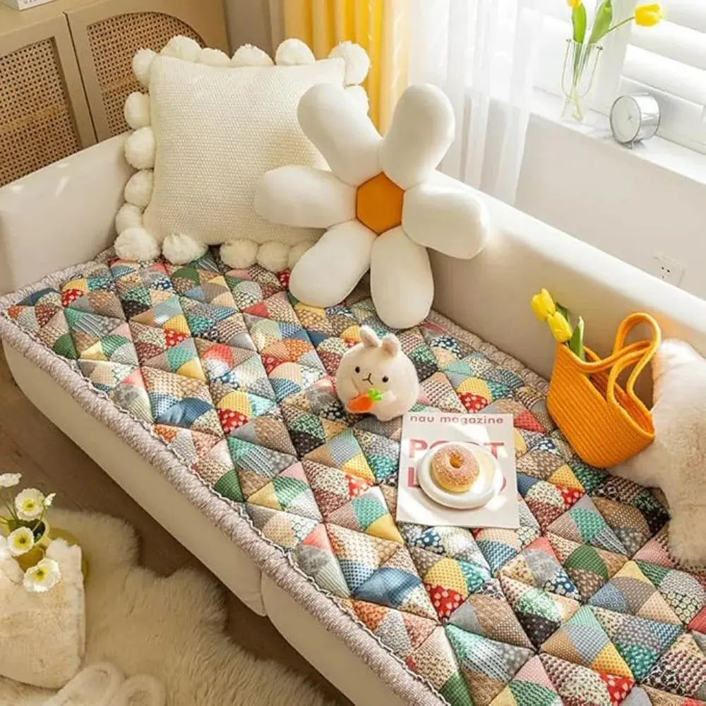 Floral Pet Furniture Protector Pad – Soft Microfiber Fleece Cover for Couch, Chair & Bed – Machine Washable Mat for Cats & Dogs