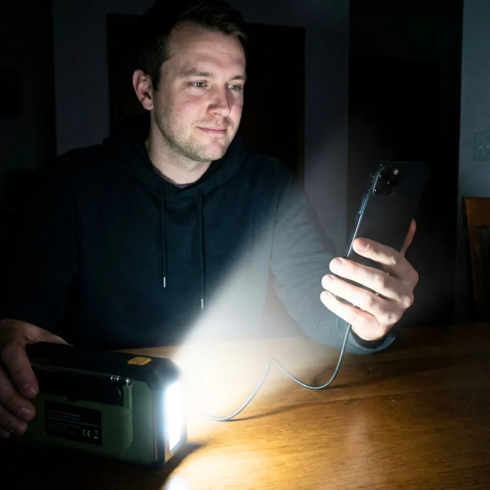 Portable Solar Powered Emergency Radio with Flashlight