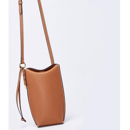 Compact Leather Crossbody Phone Pouch for Women – Hands-Free Everyday Carry with Card Slots & Adjustable Strap