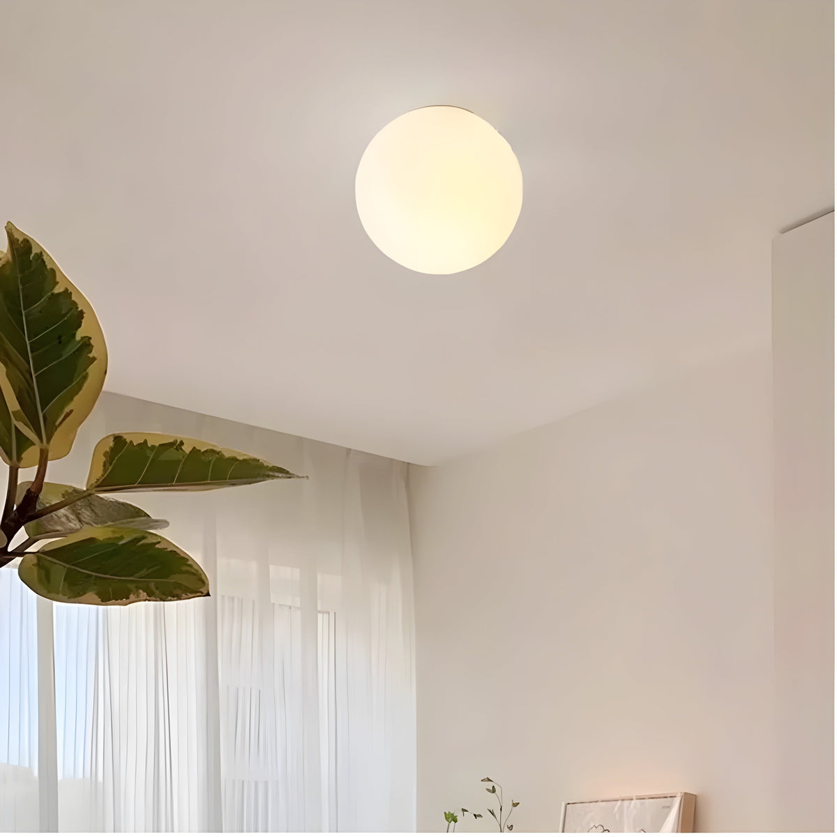Spherical Sconce with Matte-Finish Shade for Mid-Size Rooms – E27 Socket – Modern Minimal Design for Bedrooms, Entryways & Lounges