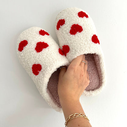 Heart-Shaped Plush House Slippers for Women – Soft Fuzzy Indoor Slides with Non-Slip Sole for Bedroom, Bathroom & Cozy Winter Days