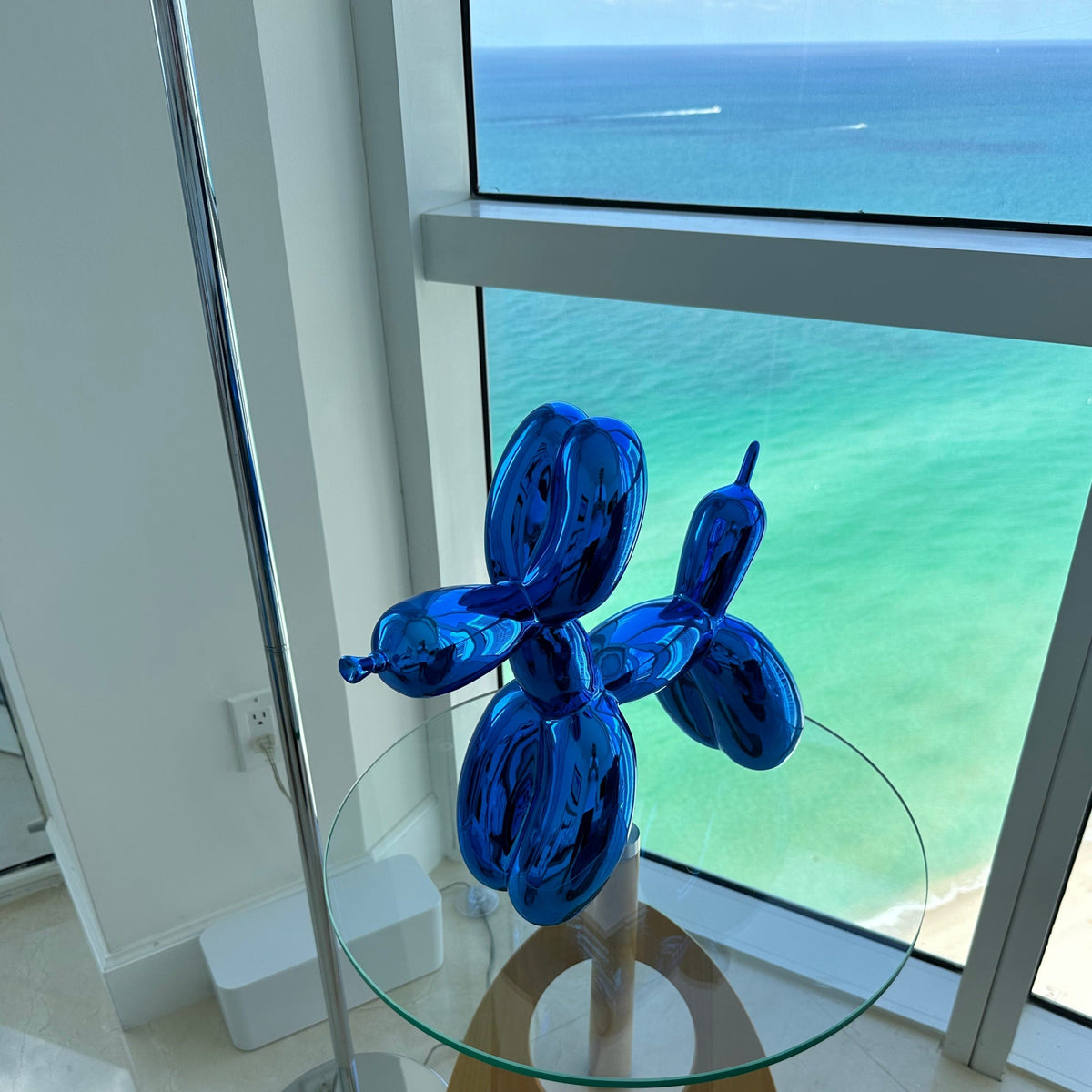 Resin Balloon Dog Sculpture – Modern Pop Art Figurine for Shelf, Desk & Home Decor in 3 Sizes