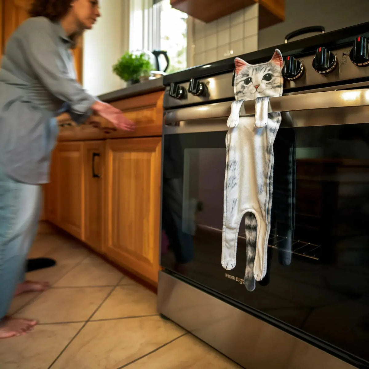 Microfiber Hand Towel with Playful Cat Design & Paw Loop Hanging Tabs for Kitchen & Bathroom