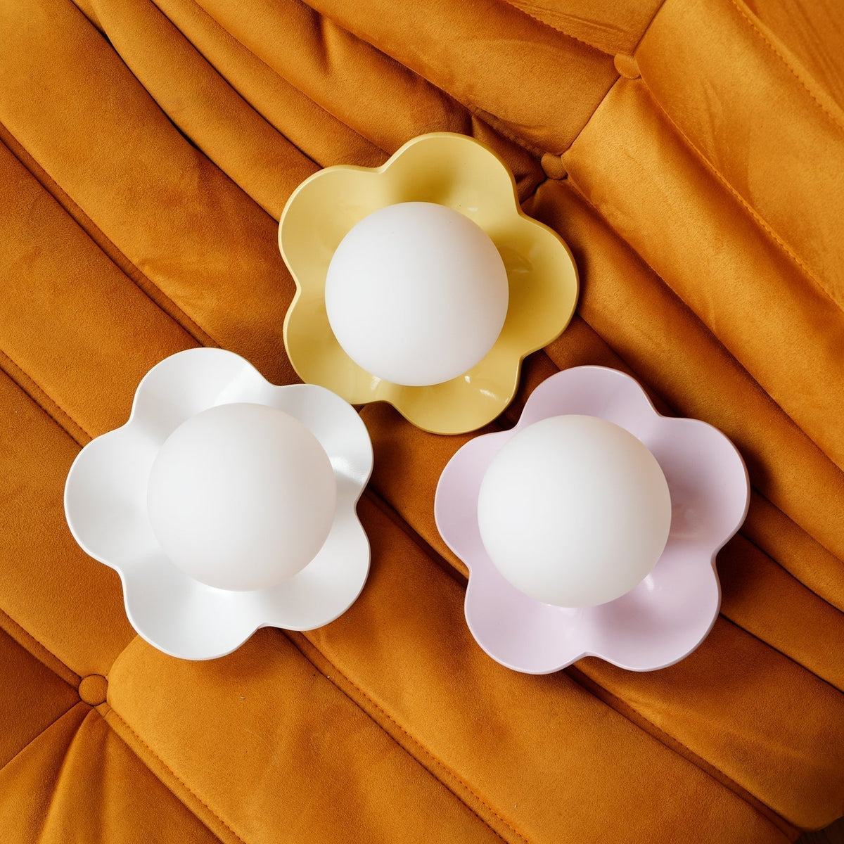 Flower-Shaped Resin Wall Sconce with Frosted Glass Shade – LED G9 Socket, Playful Modern Decor for Bedroom, Nursery & Living Room