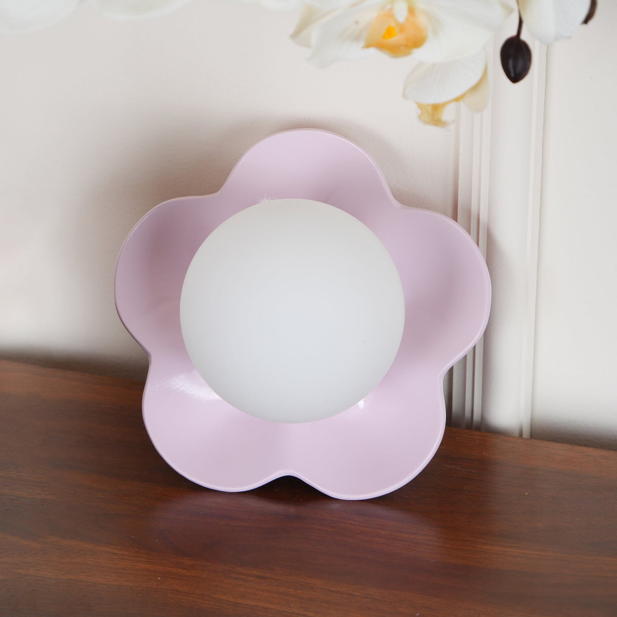 Flower-Shaped Resin Wall Sconce with Frosted Glass Shade – LED G9 Socket, Playful Modern Decor for Bedroom, Nursery & Living Room