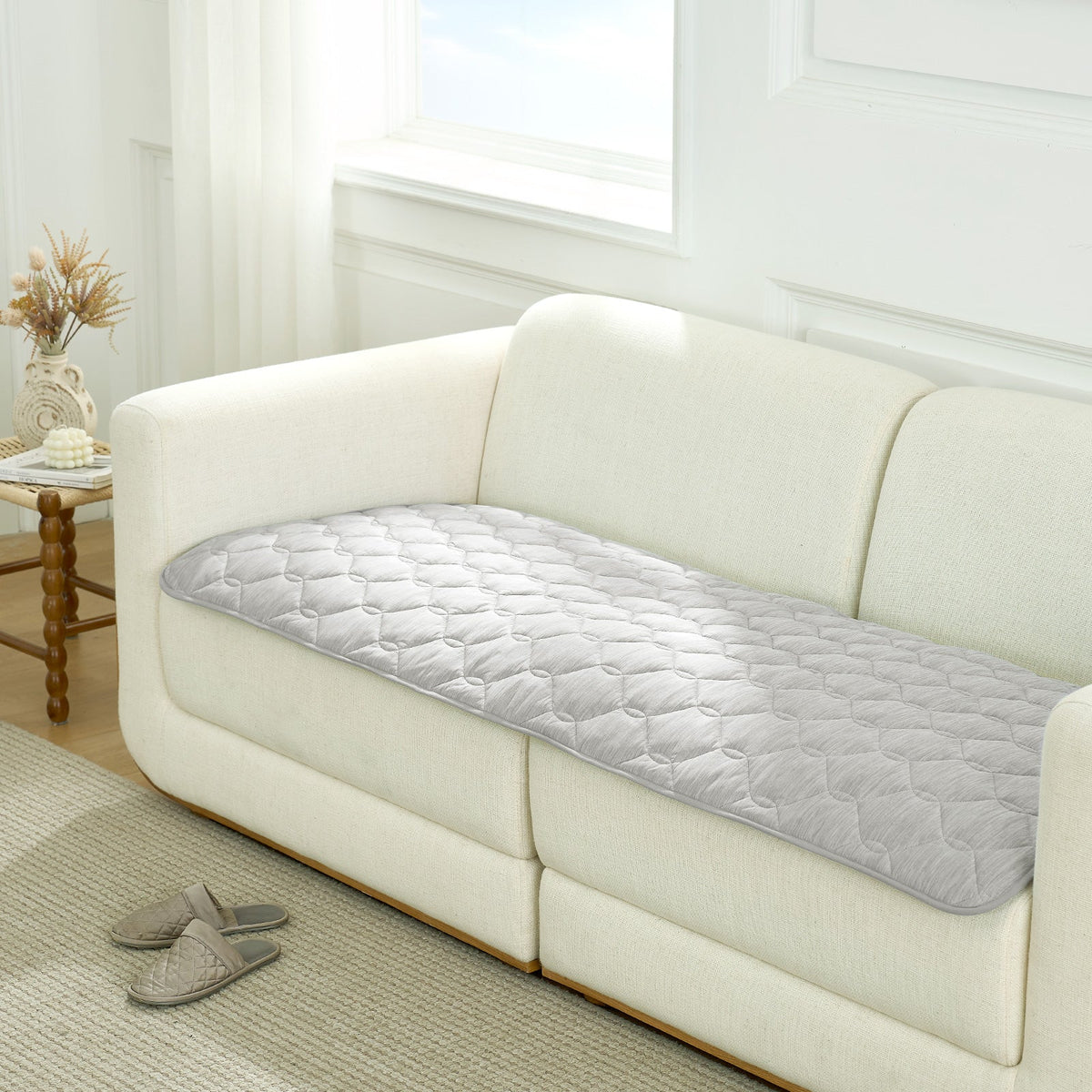 Leakproof Pet Couch Cover with Qmax Cooling Technology | Durable & Waterproof Sofa Protector for Stress-Free Relaxation