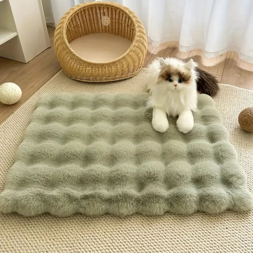 LuxePet Mat - Faux Fur Microfiber Comfort, Non-Slip