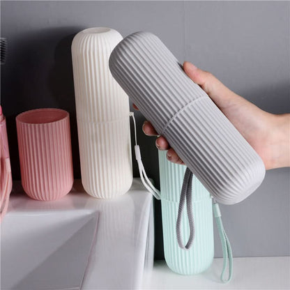TRAVEL CUP – Portable toothbrush and toothpaste storage case designed for hygienic and compact travel organization