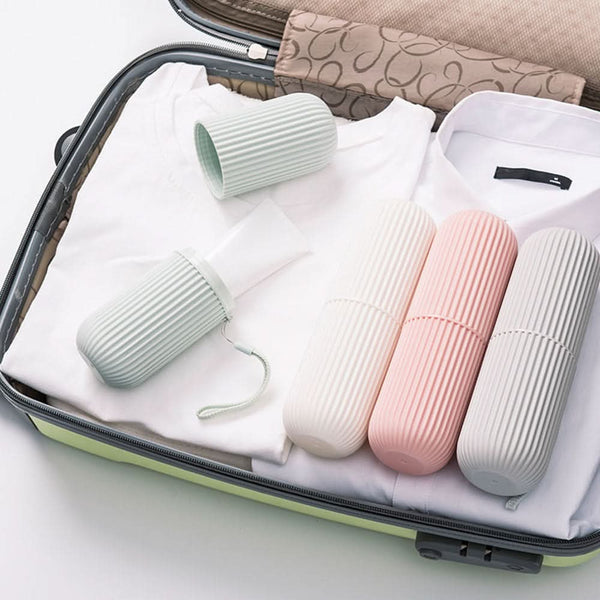 TRAVEL CUP – Portable toothbrush and toothpaste storage case designed for hygienic and compact travel organization