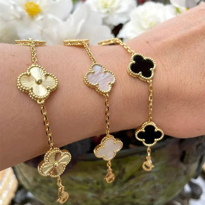 Nature's Charm | Clover Bracelet with Adjustable Chain | Elegant Accessory for Timeless Style