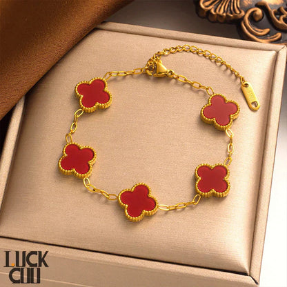 Nature's Charm | Clover Bracelet with Adjustable Chain | Elegant Accessory for Timeless Style