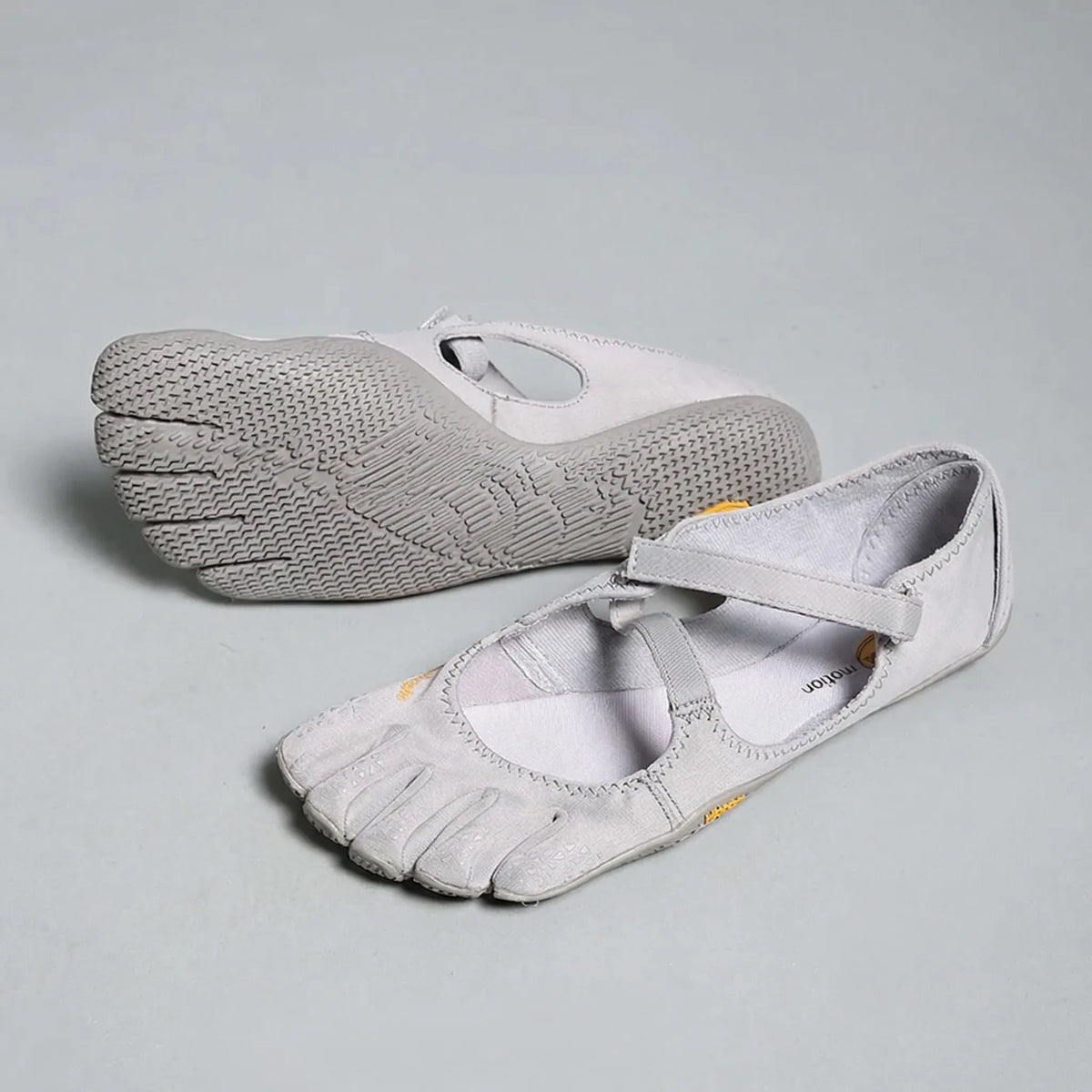 Five-Toe Barefoot Shoes for Women – Flexible Minimal Sole Water-Ready Slip-On for Yoga Gym Hiking Beach Everyday