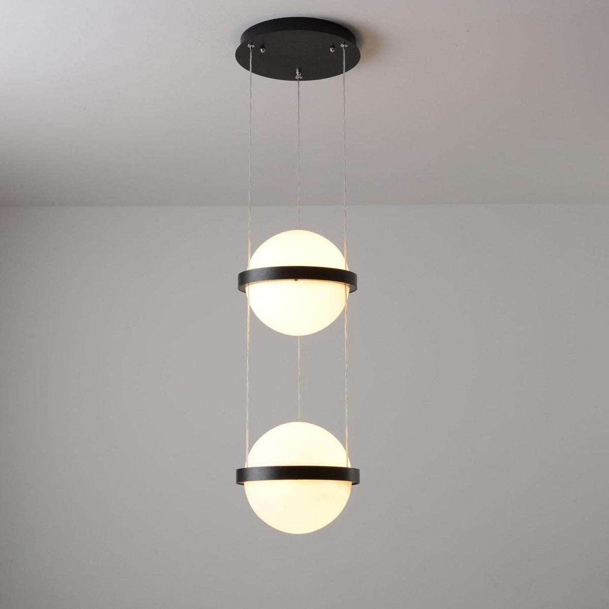 Spherical LED Hanging Fixture for Kitchen Island & Dining Area – Adjustable Height Black Metal Pendant with Dual-Tone Lighting, 8.7 in Acryl