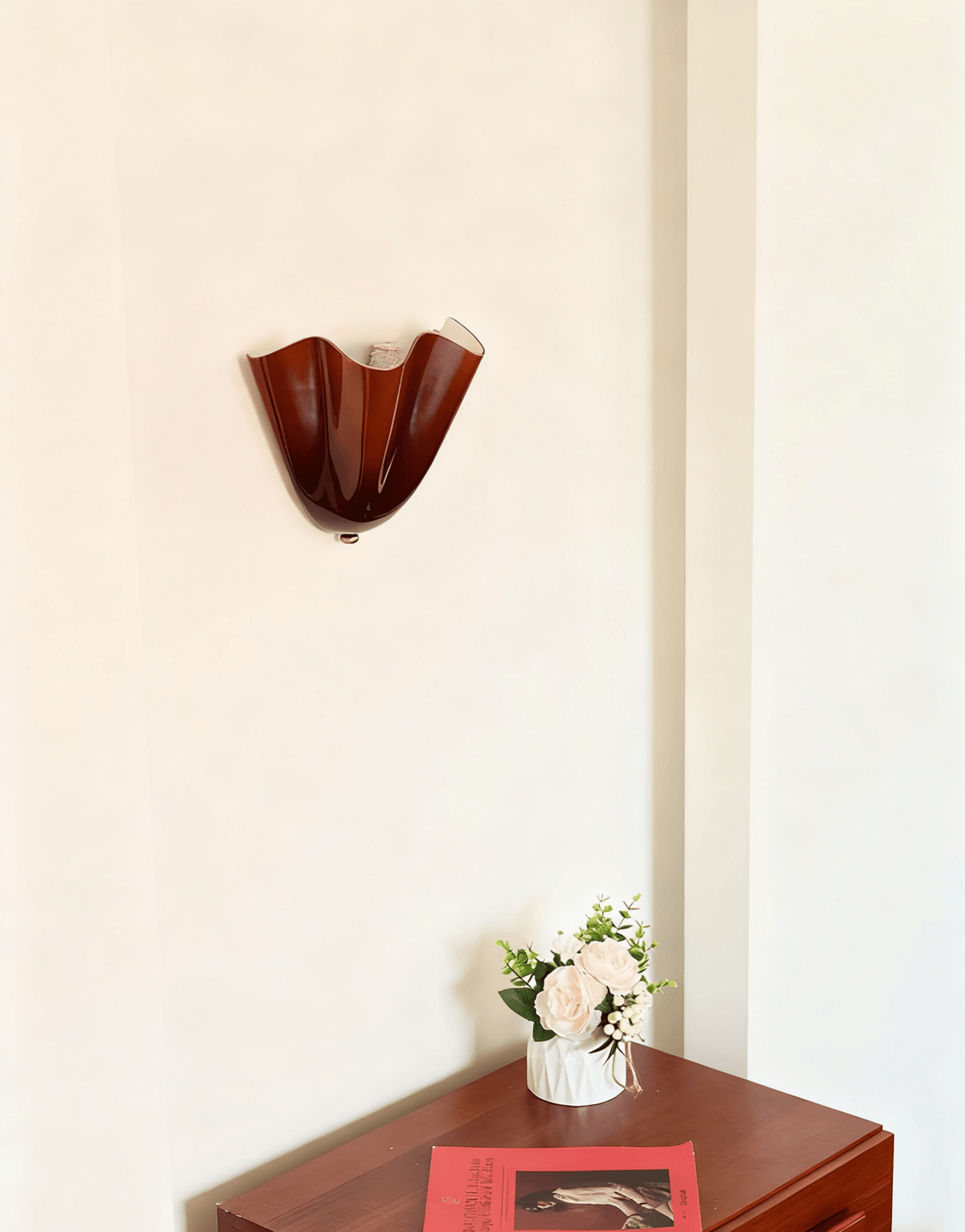 Indoor Sconce with Sculptural Glass Shade in Warm Tones – Metal Frame LED-Compatible – Wall-Mounted Accent for Bedrooms Hallways Living Spac