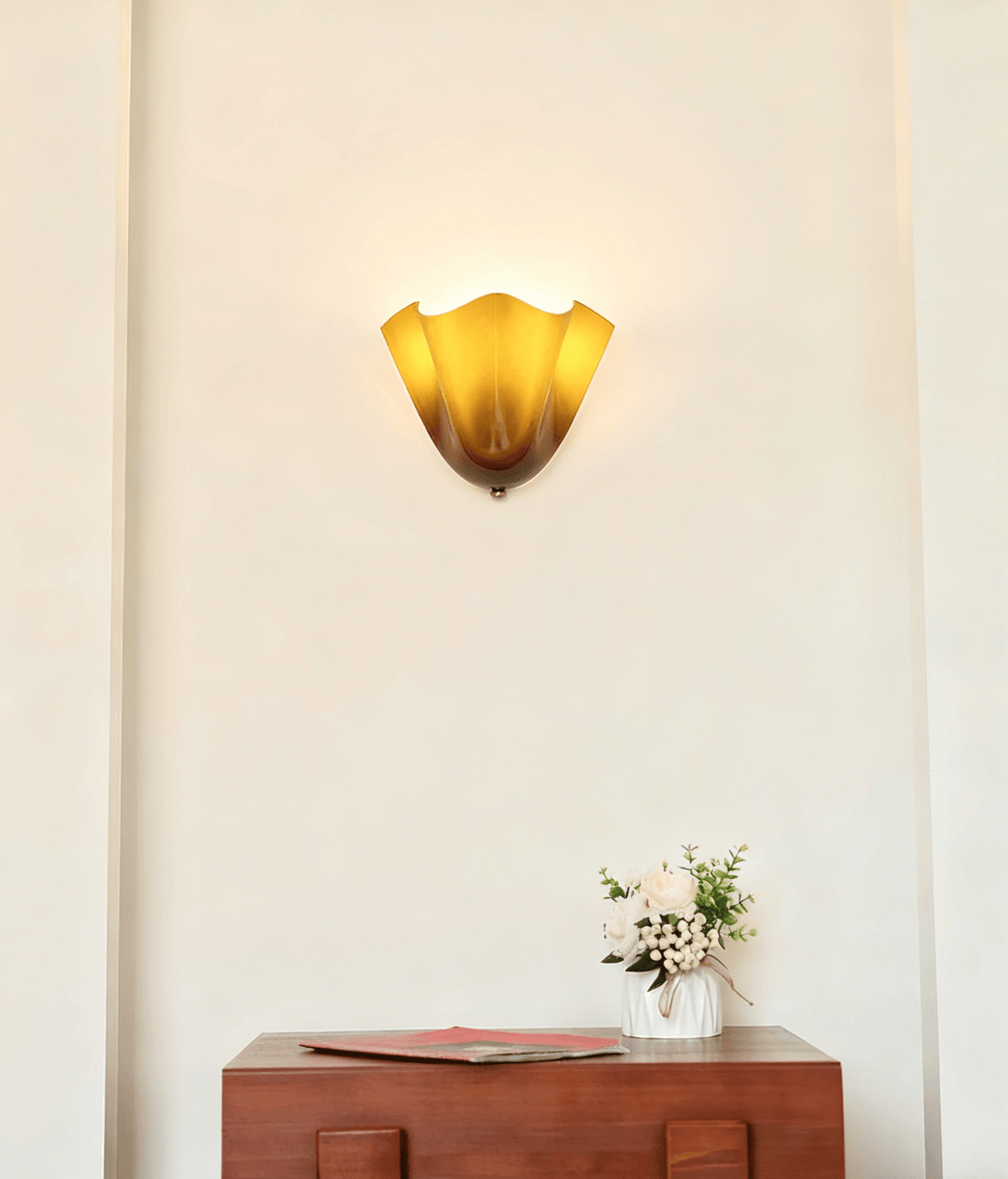 Indoor Sconce with Sculptural Glass Shade in Warm Tones – Metal Frame LED-Compatible – Wall-Mounted Accent for Bedrooms Hallways Living Spac
