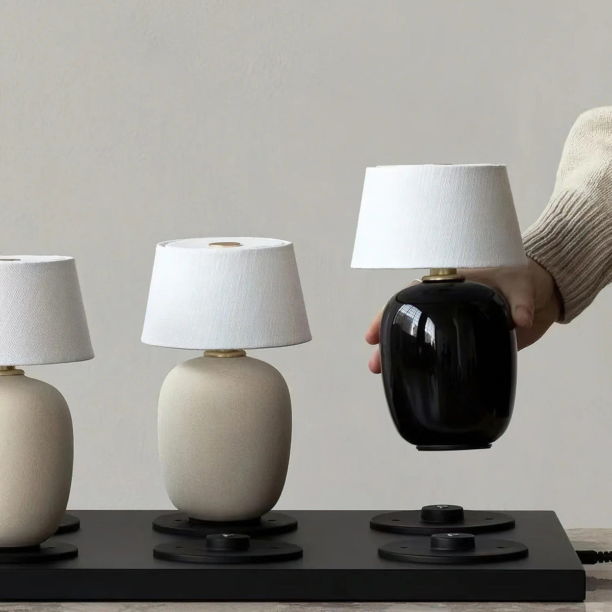 Petite Battery Operated Table Lamp – Cordless Bedside Lamp with Modern Design and Adjustable Brightness