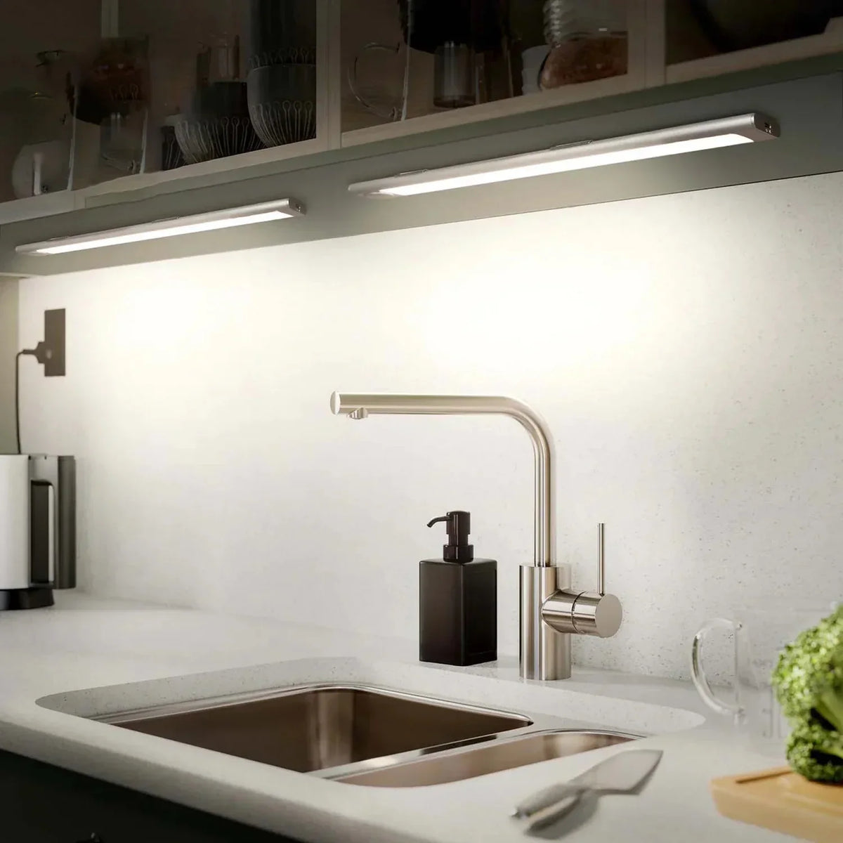 Motion Sensor LED Light Bar Rechargeable Aluminum 20 in Wireless Closet Cabinet Hallway Under Counter Lighting Warm Neutral Cool White